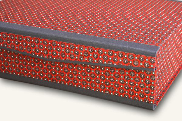Red box "Gretl", box of flowers, storage box